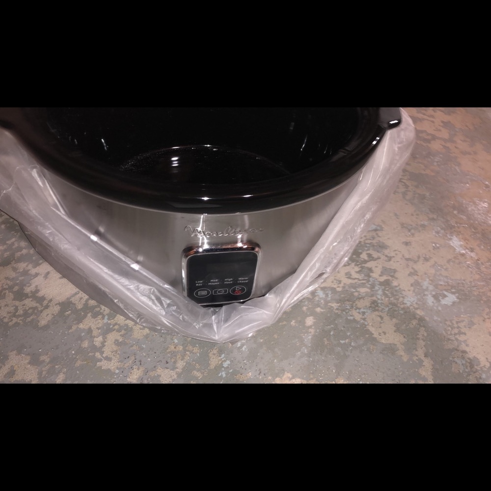 Slow cooker